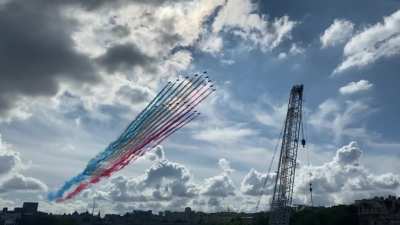Red Arrows & Patroullie de France flyover from Blackfriars Bridge