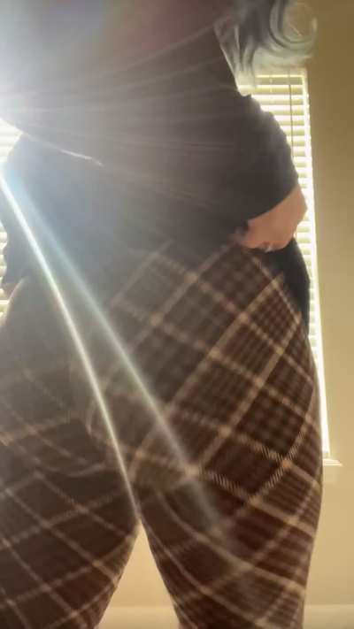 5&rsquo;4, 200lbs&hellip; you still clapping