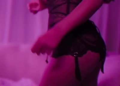 Ariana Grande’s petite ass makes me throb