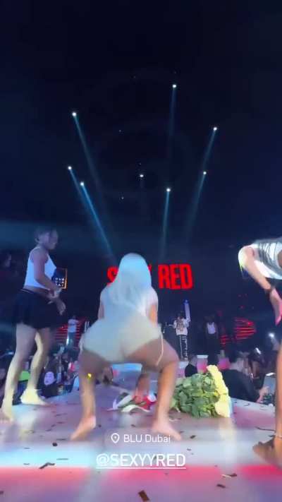 Sexyy throwing ass