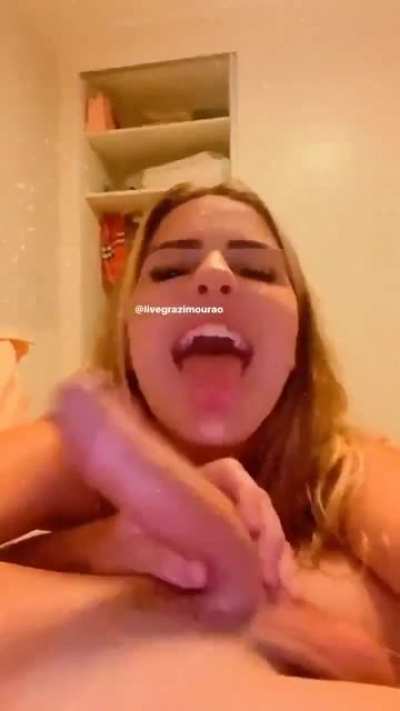 Grazy Mour&atilde;o mamando a rola do Diego pt1