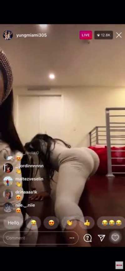 Imagine her doing that on your 🍆