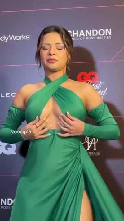 Big side boobs 
