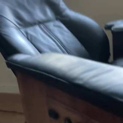 E38 gaming chair