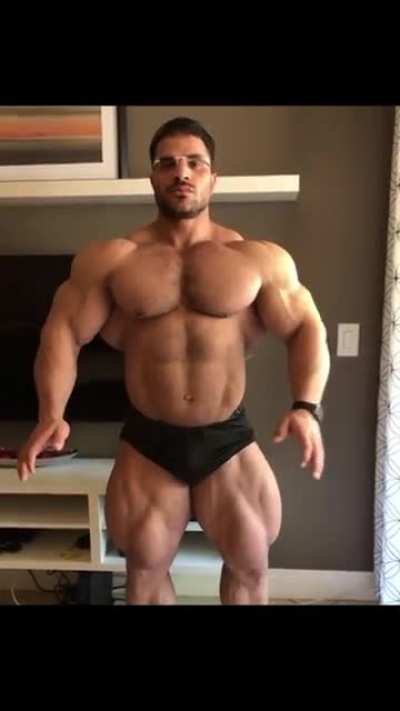Everyone is talking about Nick or Blessing winning the NY Pro, but Hassan Mostafa will be there too. This is a month or two ago. When I hear the term "overflowing with muscle", I think of this dude.