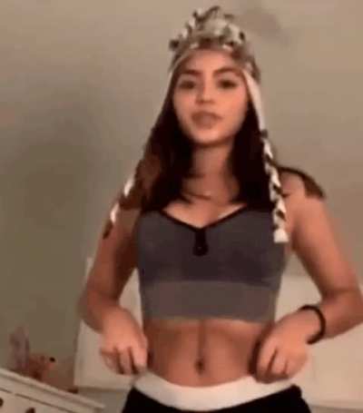 The things I would do while she has that sports bra on 🤤🥵
