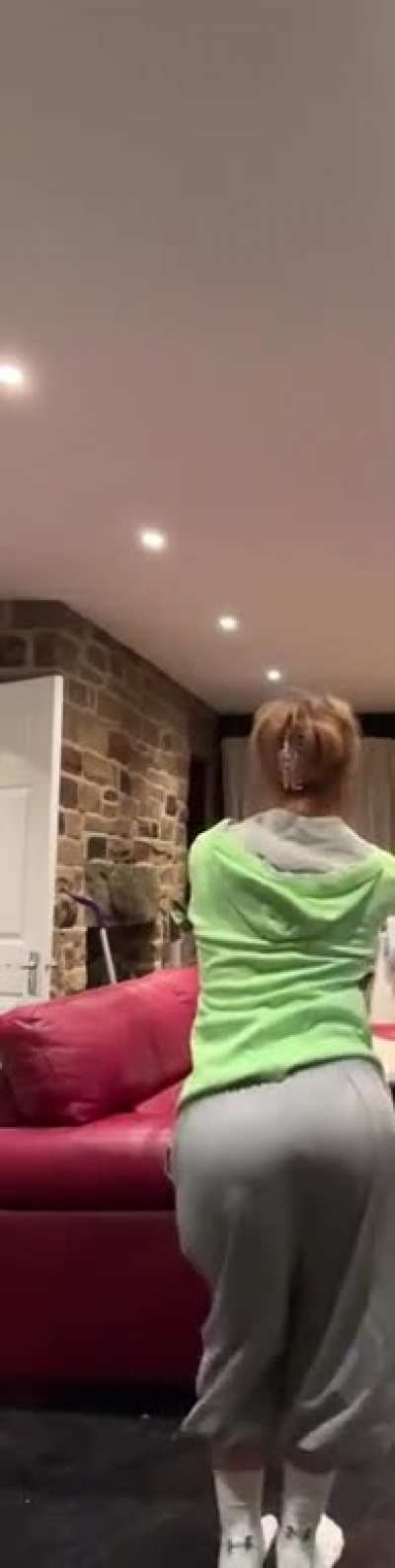 Booty wiggle
