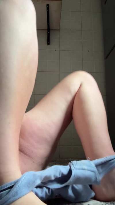 Just my pregnant pussy and sexy belly or ugly?