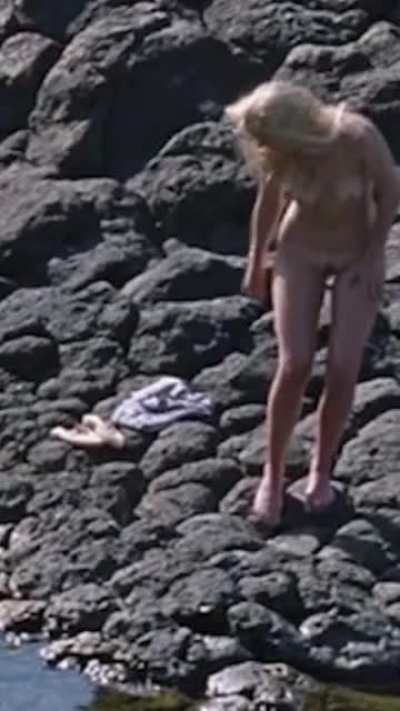 Dakota Johnson FULL FRONTAL NAKED in 'A Bigger Splash' (2015) [cropped]