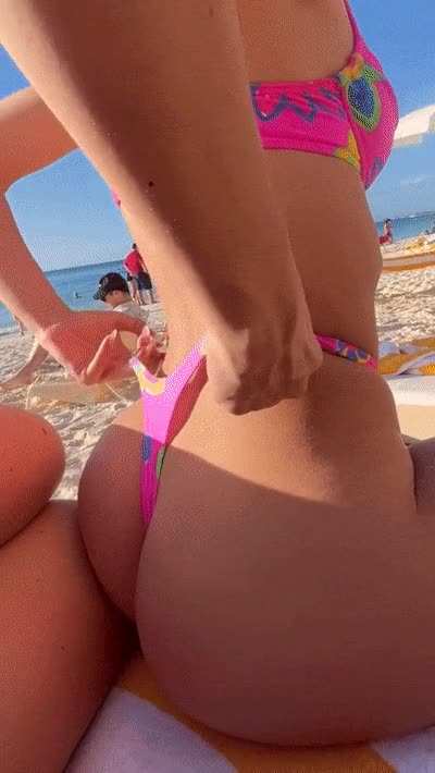 Never getting tired of Emily Ratajkowski&rsquo;s hot figure