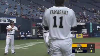Adam Jones hammers a 2-run shot at the top deck of Kyocera Dome in the 3rd inning for his 4th homerun of the NPB season.