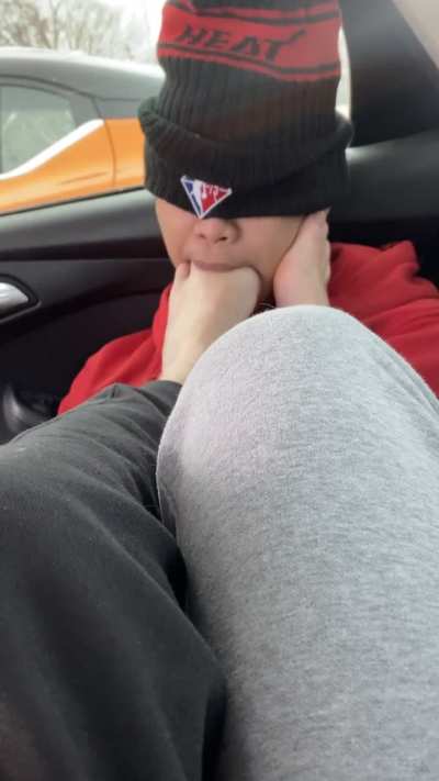 I know you wish this was you gagging on these toes👀