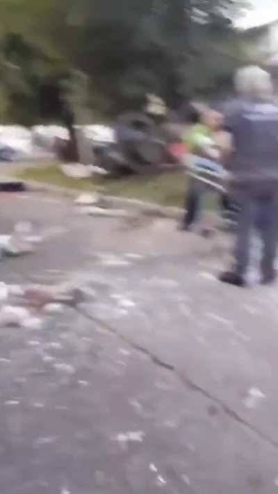ROBARON UNA CAMIONETA, SE ESTRELLARON CONTRA UN ÁRBOL 