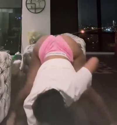Damn why she ain’t record it twerking the other way🥴