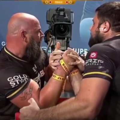 "Alot of people are saying Vitaly will destroy Devon after pressing MMT".     Am I only the one thinking different after watching that match?