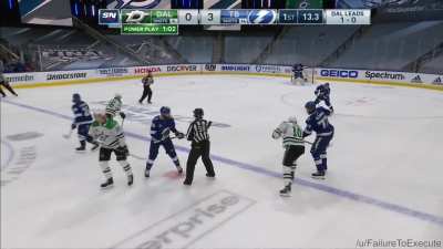 [DAL - TBL] Great view of Hedman tripping Perry on the faceoff
