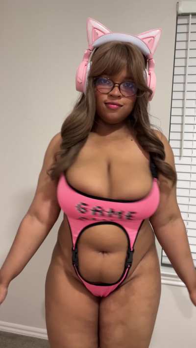 I&rsquo;m 18 hopefully you&rsquo;d still fuck me despite my belly