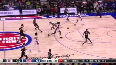 [Highlight] Paul George threads the needle to Norman Powell for the fastbreak holiday yams.