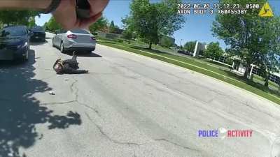 Officer narrowly avoids unprovoked hatchet attack fatally shooting suspect - Illinois, Chicago 3rd June
