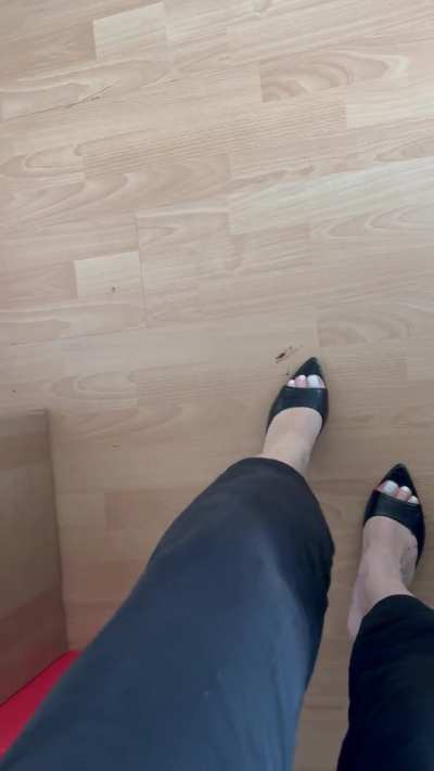 Office invaders against Gia Borghini mules. Bundle of 200 clips avaliable for sale for 60&euro;