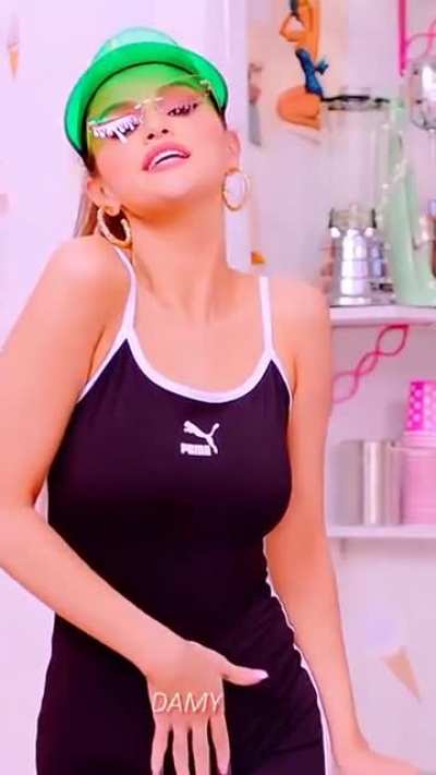 She is so hot 🤤. Can't stop fap to her