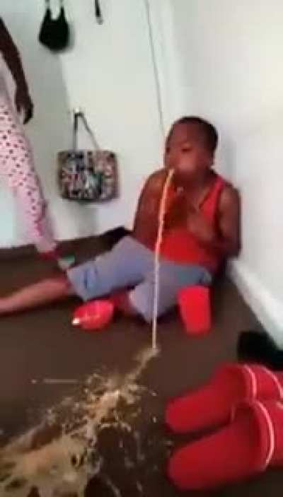 Pov tu hermano se chingo el mismo pescado que se comi&oacute; el maau por puro meme