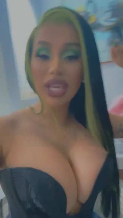 XXL CLEAVAGE