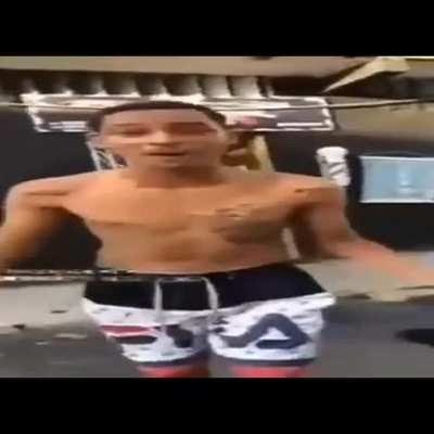 Algum nobre guerreiro pode ajudar este pobre homem? (Se &eacute; q esse v&iacute;deo e real)