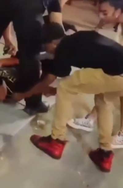 Woman attemps to steal chain from handcuffed man