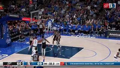 [Highlight] Kyrie passes it to Luka who hits the catch and shoot three