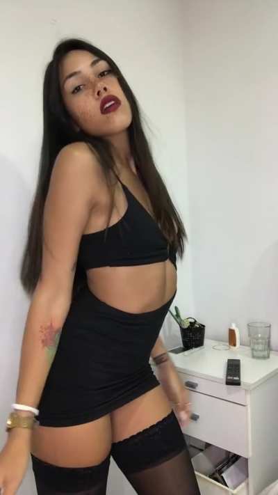 I really want to rub my tight pussy on someone's face 🥵