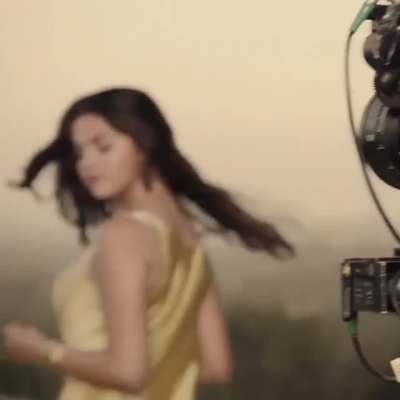 Selena Gomez is too damn cute