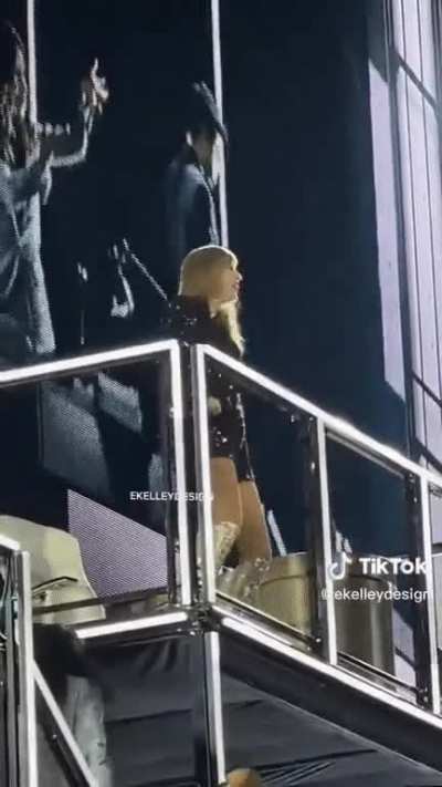 Mommy thrusting her crotch like a Man 🥵