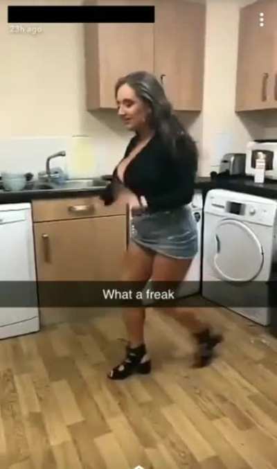 Bouncing titties again 👀
