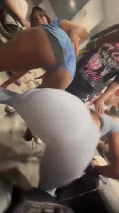 Mke girls Twerking