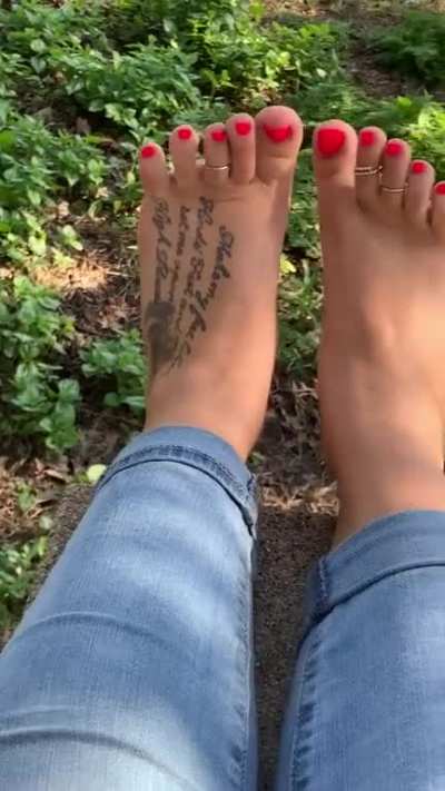 It&rsquo;s such a beautiful day for beautiful toes ❤️