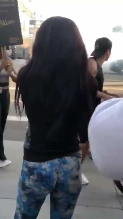 PeAcEfUl PrOtEsT in Beverly Hills vid 2 of 2