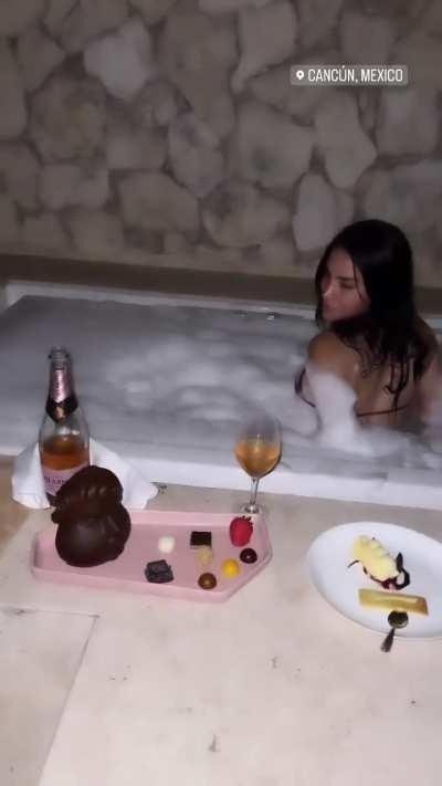 Kimberly en la tina🤤🔥