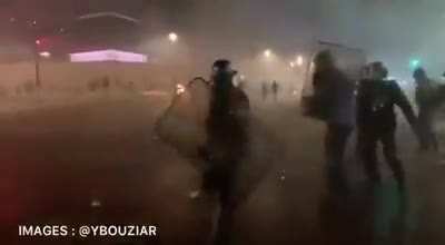Fransız yanıyor .şiddet var da