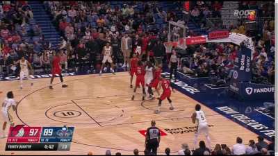 [Highlight] Grant has Zion going the wrong way with the handle as he blows by and slams it