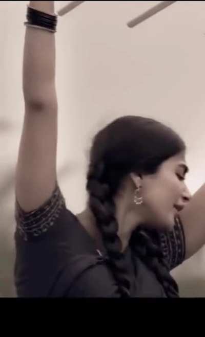 Pooja Hegde&rsquo;s sexiest butt and hip !! All that squats are paying off
