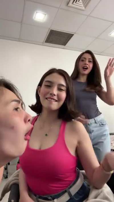 Analyn Barro