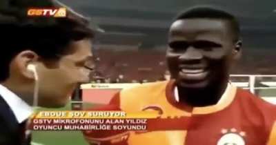 Herhangi bir şarkıda bilmediğin kısım gelmiştir ama s&ouml;ylemek istersin.