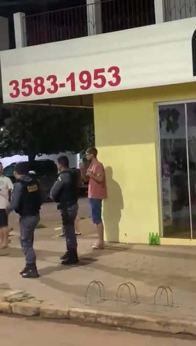What are your thoughts about it? The cops behavior was right or wrong?