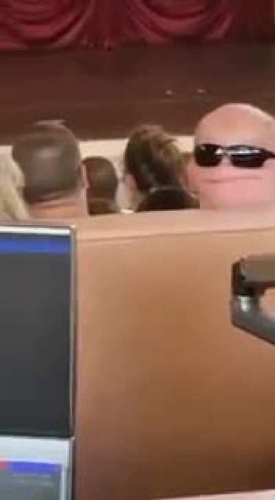 😎