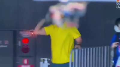 Australia&rsquo;s Ariarne Titmus wins gold and her coach Dean Boxall goes absolutely BONKERS
