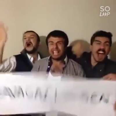 AMK ne iktidar işini yapıyor ne muhalefet işini yapıyor g&ouml;t gibi bunların arasında sıkışıp kaldık.