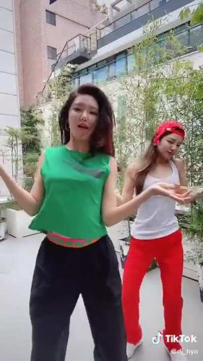 Sooyoung and Hyoyeon do &ldquo;Dessert&rdquo; dance!!! Who is next?!?!