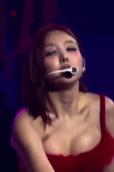 Nayeon boobs