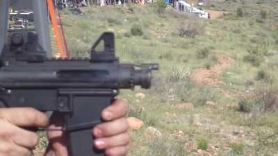 AR-15 с укороченным по самые помидоры стволом. 5,08 см. Длина патрона - 5,56 см / 2 inch barrel on AR-15 SBR